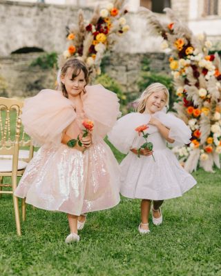 Šaty, které promění obyčejný den v pohádku, a okamžik v krásnou vzpomínku. ✨ Každá máma ví, jaké to je, když se jí při...